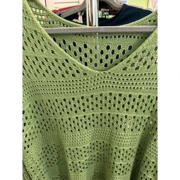 Lightweight Open-Knit Sweater in Olive Green Size Medium - Picture 3 of 7